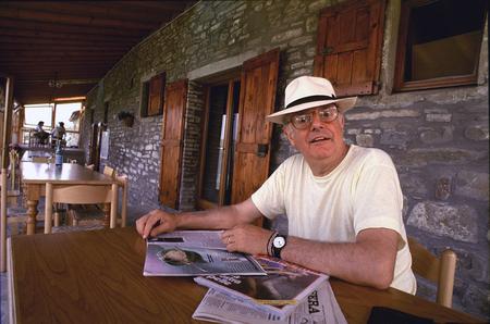 Dario Fo in Gubbio, 1988. (Von
     <a
     href='https://commons.wikimedia.org/w/index.php?curid=31061837)'>
     Gorupdebesanez - Own work, CC BY-SA 3.0</a>)