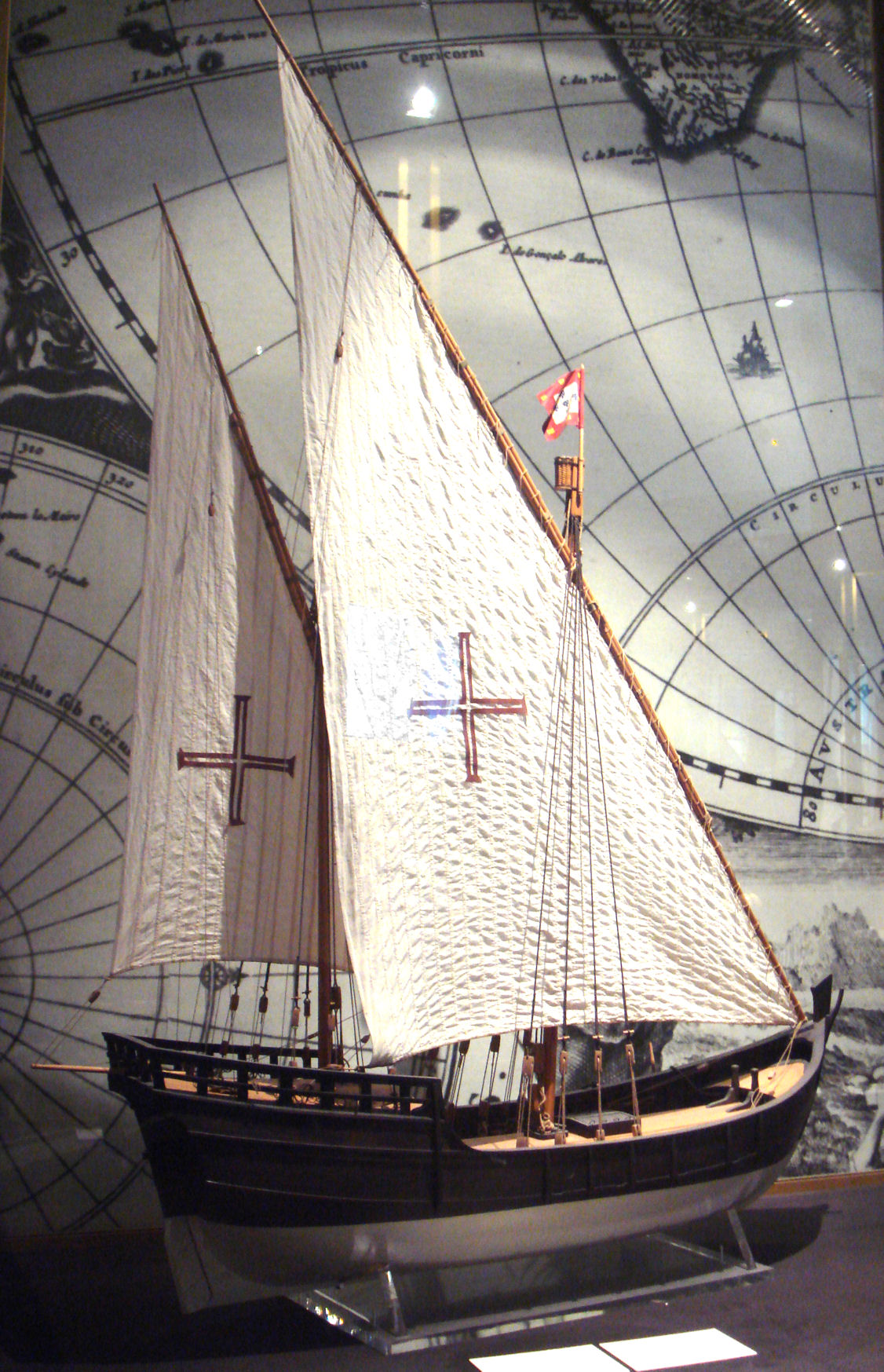 Portugues caravel was instrumental for exploring the
    Atlanti and the sea route around Africa to India. (<A
    href='https://commons.wikimedia.org/w/index.php?curid=3011829'> By
    PHGCOM - Own work, CC BY-SA 3.0</A>).